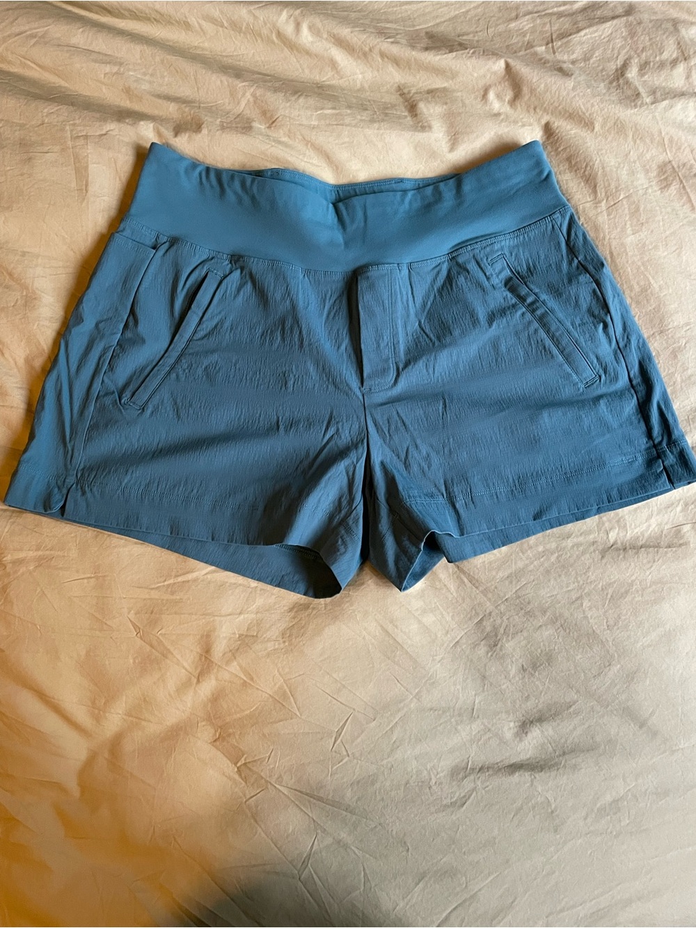 Athleta Blue Athletic Shorts Zipper Pockets Stretch Waist 10